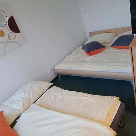 Apartman Obecni Hostinec Provodov (Hradec Kralove) Exterior foto
